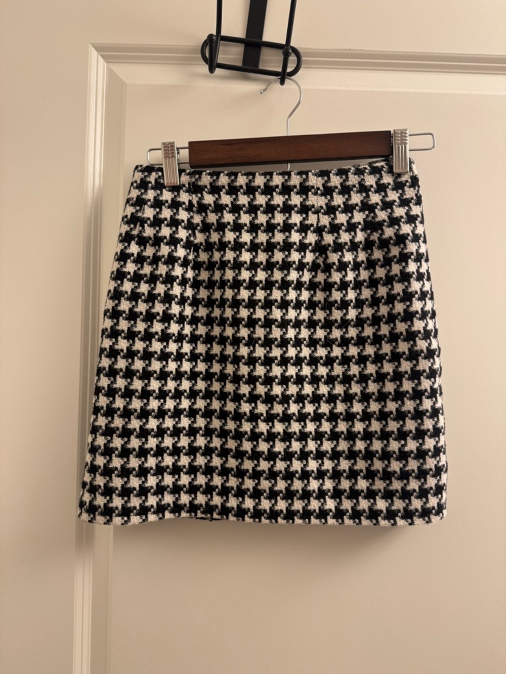 Vintage Houndstooth Knit Mini Skirt - Black & White